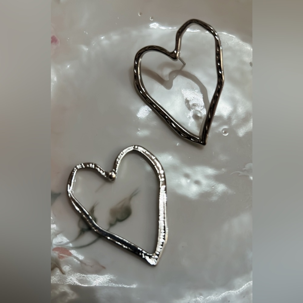 Silver heart earrings A117 - Picture 3 of 4